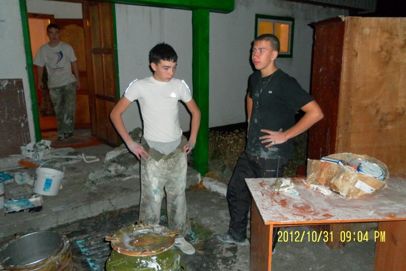 Бойцы клуба "Святогор" делают ремонт на погранзаставе в Усть-Коксе