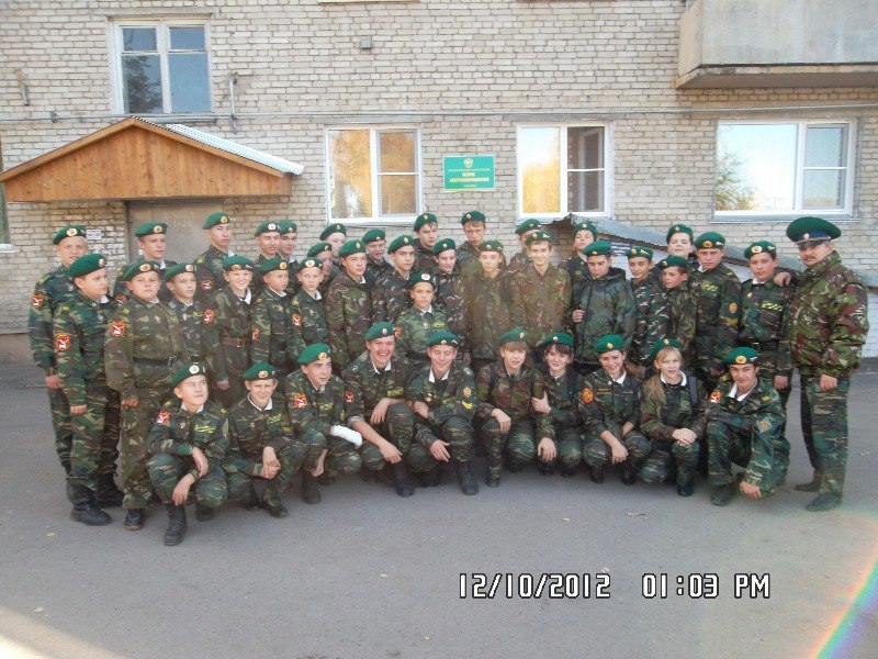 Бойцы военно-патриотического клуба "Святогор" и курсанты Бийской кадетской школы